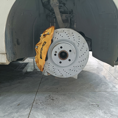 メルセデス・ベンツ C200 車のブレーキ キャリパーは 6 つの鍋の Claipers および 355MM ディスクを改善します
