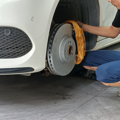 メルセデス・ベンツ C200 車のブレーキ キャリパーは 6 つの鍋の Claipers および 355MM ディスクを改善します